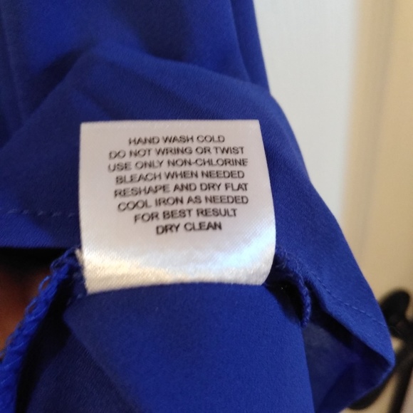 Sleeveless blouse - Picture 3 of 6